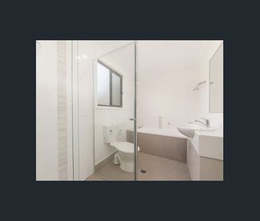 Beautiful Three Bedroom Home - Photo 6