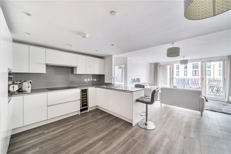 An impressive one bedroom apartment at Sovereign Point, Bath Riverside with balcony. Offered furnished. - Photo 3