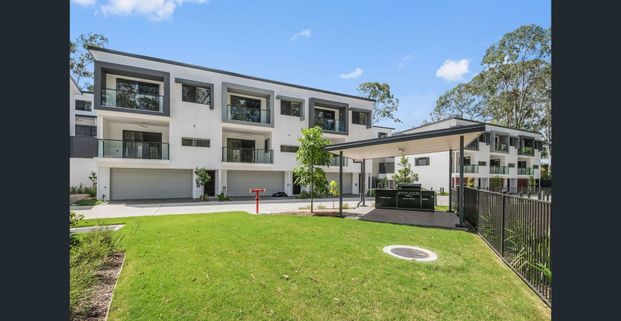 Modern Living in Prestigious Kersley Lane! - Photo 1