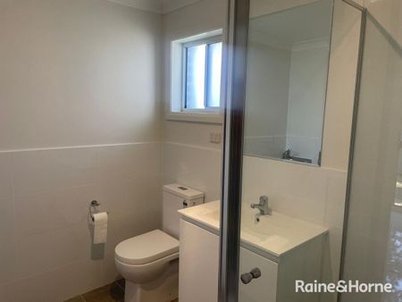 Recently Renovated Two Bedroom Granny Flat - Photo 3