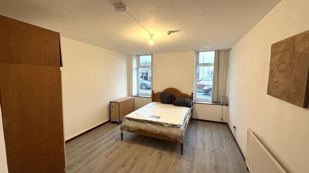 1 bedroom in a house share to rent - Photo 1