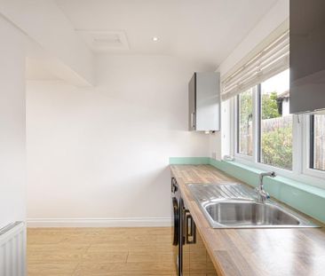 3 bedroom terraced house to rent - Photo 6