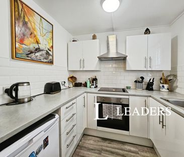 studio to rent 34 Denmark Villas,, Lower ground floor, Hove, BN3 - Photo 4