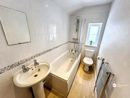 3 bedroom end of terrace house to rent - Photo 2