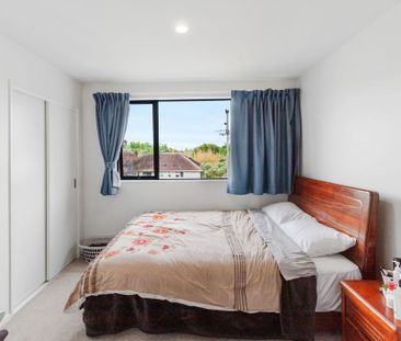 Townhouse in a convenient location! - Photo 2