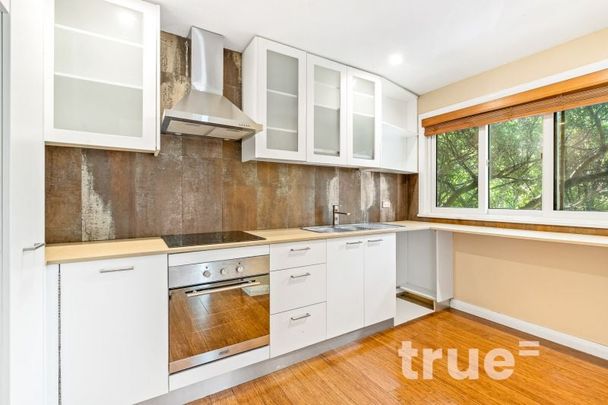 ELECTRICITY INCLUDED = MODERN APARTMENT IN PRIME LOCATION - Photo 1