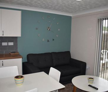 1 bedroom in a house share to rent - Photo 2