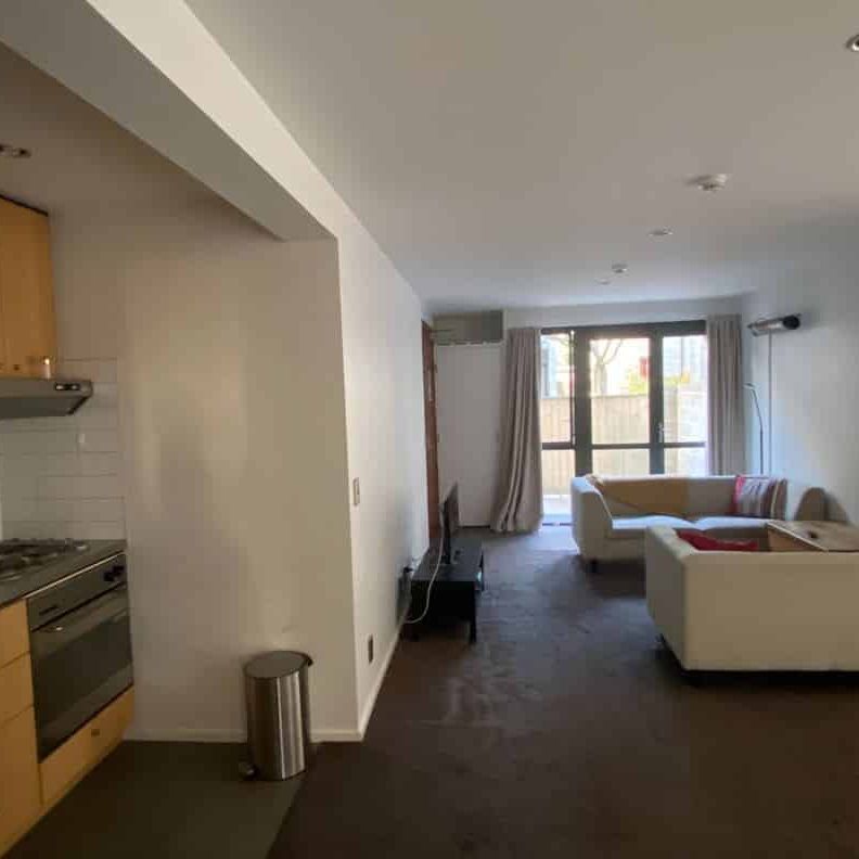 Refurbished 1 bedroom apartment - Photo 1