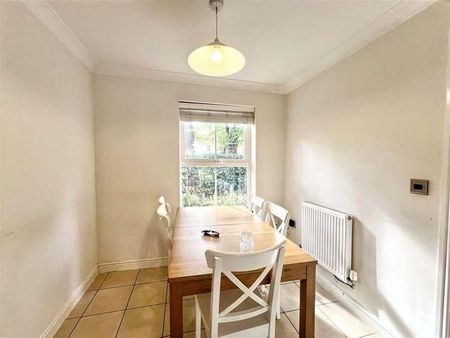 Earles Gardens, Norwich, NR4 - Photo 2