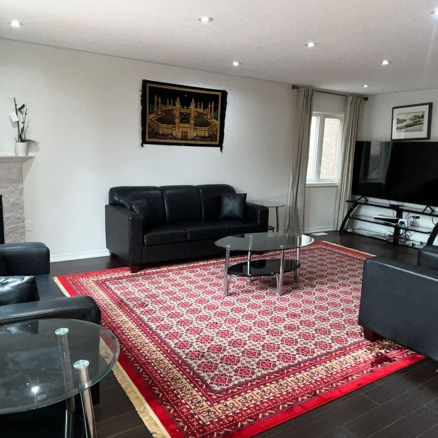 For Lease - 30 Armstrong Crescent, Bradford West Gwillimbury, Ontario - Photo 1