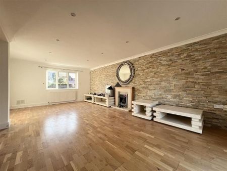 4 bedroom detached house to rent - Photo 5