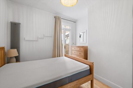 A well finished two bedroom ground floor flat with a private garden. - Photo 4