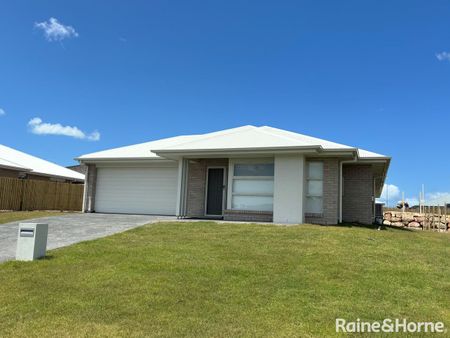 8 Hopbush Street, Nikenbah, QLD 4655 - Photo 4