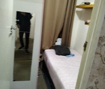 Room in a Shared House, Grenaby Avenue, CR0 - Photo 5