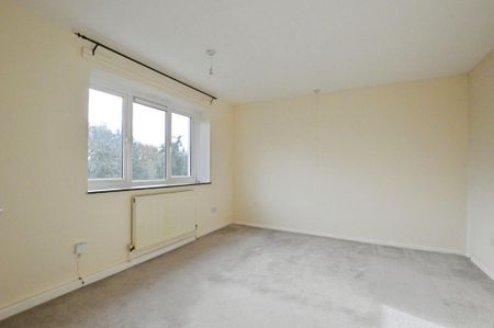 3 bedroom flat to rent - Photo 2