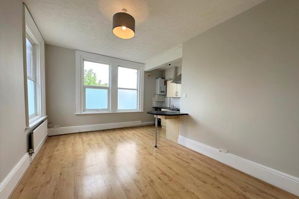 2 bedroom flat to rent - Photo 1