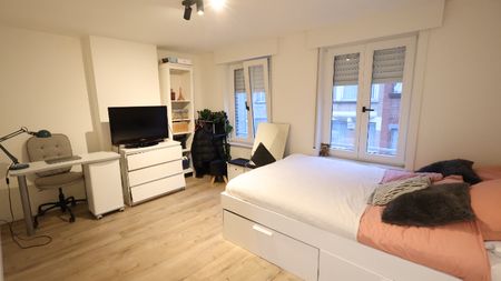 Gerenoveerde rijwoning met 2 slaapkamers en terras - Foto 4