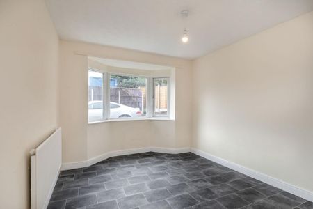 3 bedroom end of terrace house to rent - Photo 2