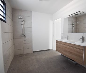 Location Maison 4 pièces 101m² ST DENIS 97490 - Photo 4