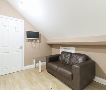 1 bedroom in a house share to rent - Photo 2