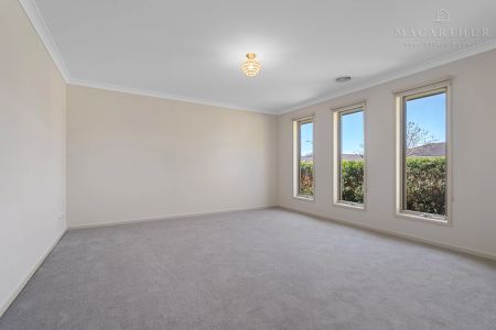 9 Protea Place, Forest Hill NSW 2651 - Photo 3