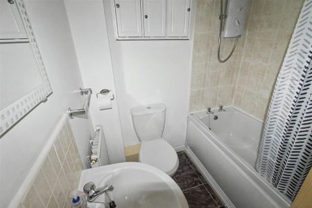 2 bedroom terraced house to rent - Photo 2
