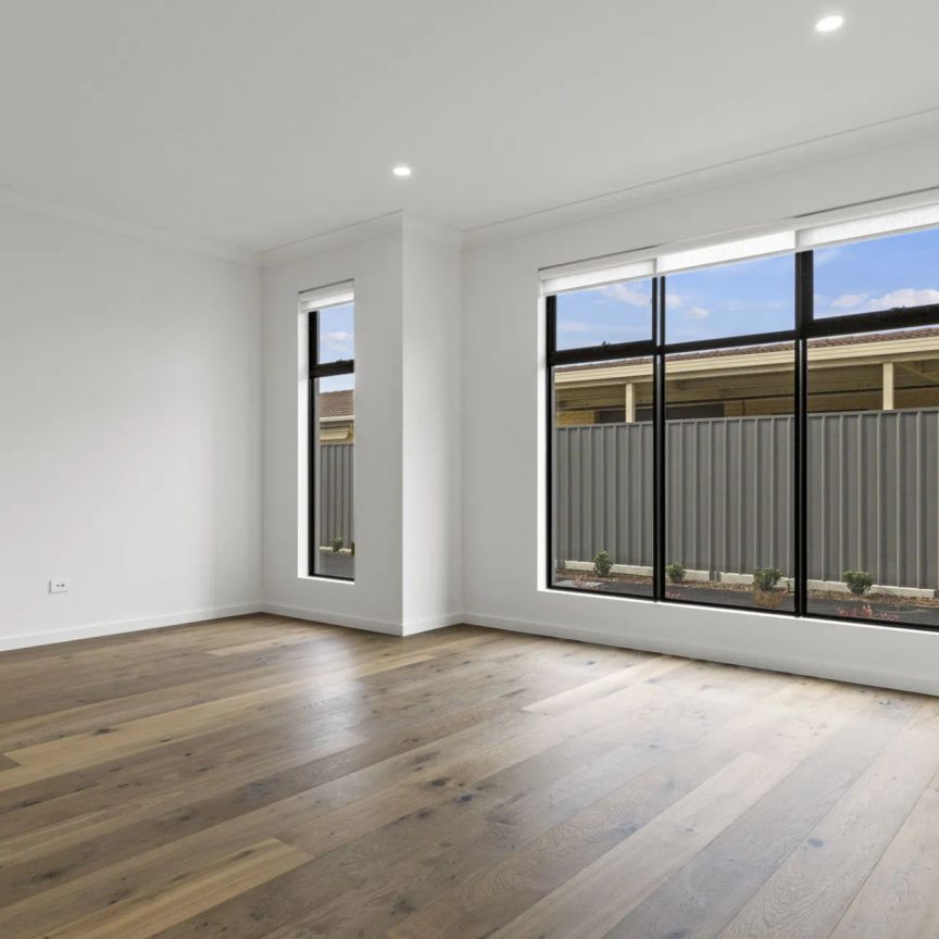 Lovely Three Bedroom Town house in the heart of Seaton - Photo 1