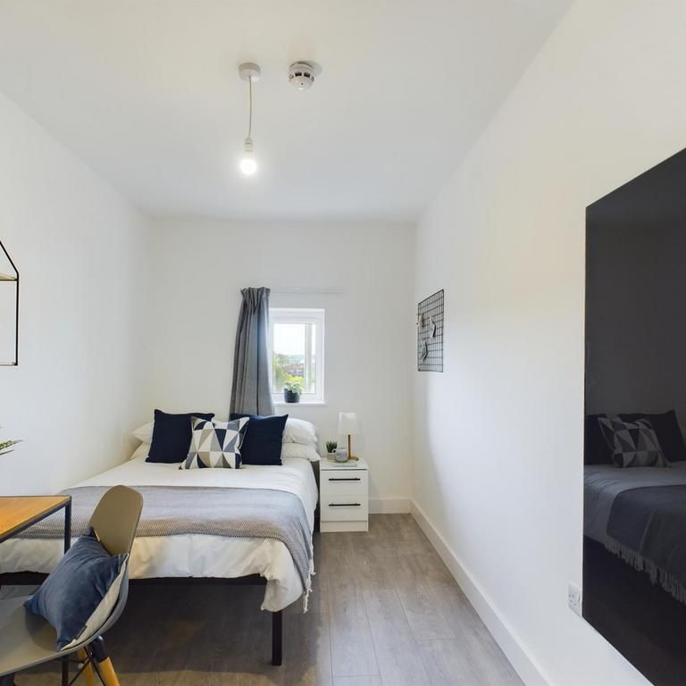 8 bedroom house to rent - Photo 1