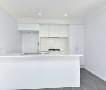 BRAND NEW DUPLEX- AVAILABLE NOW! - Photo 3