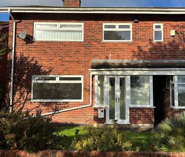 3 bedroom Semi-detached house to let - Photo 6