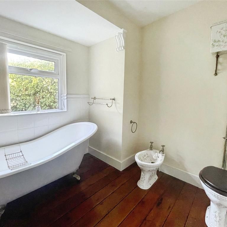 4 bedroom bungalow to rent - Photo 1