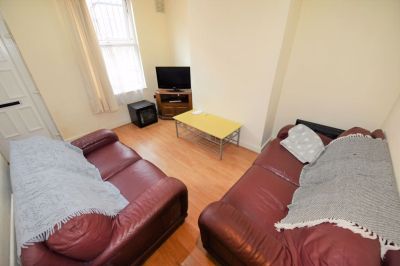 2 bedroom House in Glossop Street, Leeds - Photo 1