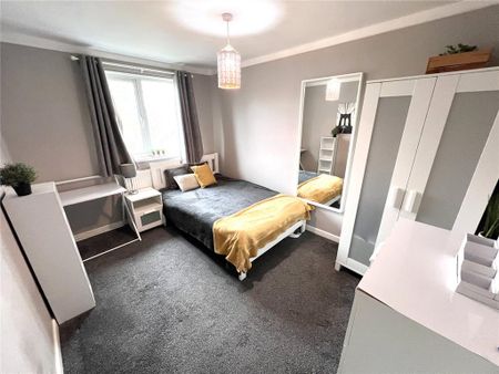 1 bedroom in a house share to rent - Photo 2