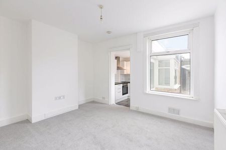 2 bedroom end of terrace house to rent - Photo 3
