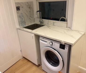 Studio Flat, Knights Hill, SE27 - Photo 2