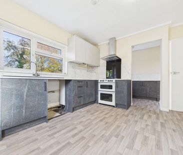 4 bedroom semi-detached house to rent - Photo 6