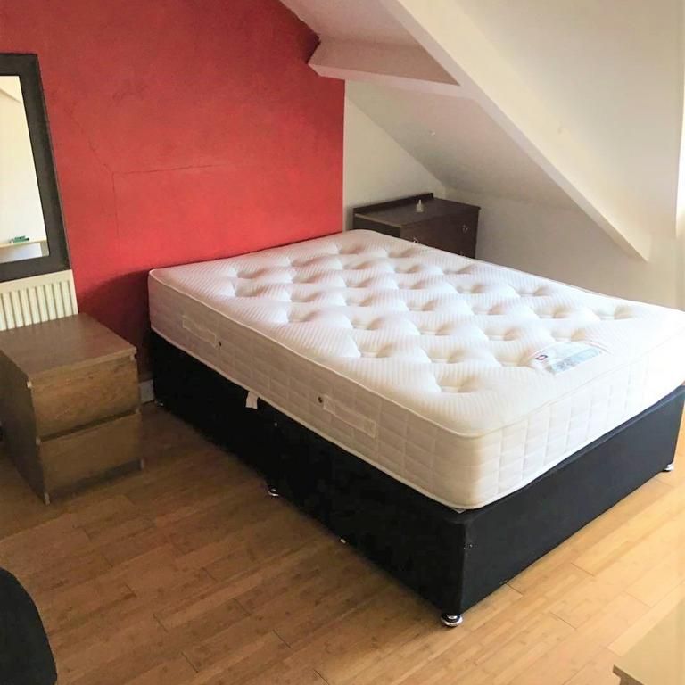 8 bedroom house to rent - Photo 1