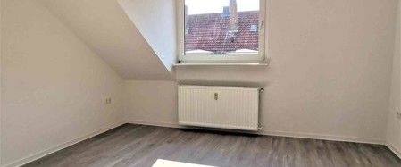 Frisch renovierte 3-Zi.-DG-Whg. mit modernem Badezimmer - Photo 1