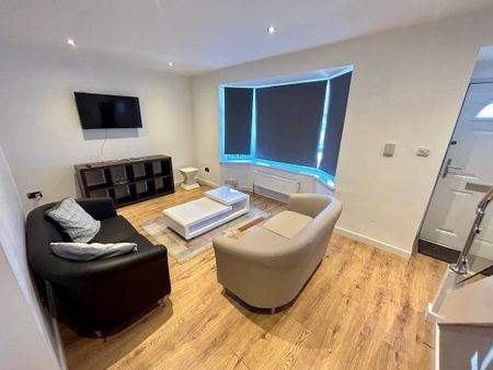 3 bedroom semi-detached house to rent - Photo 3