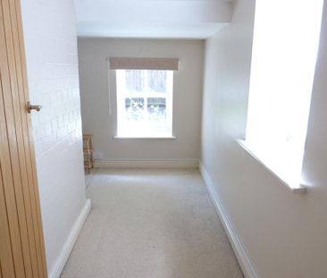 2 bedroom ground floor flat to rent - Photo 6