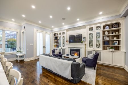 For Lease - 317 Sutherland Drive, Toronto, Ontario - Photo 4