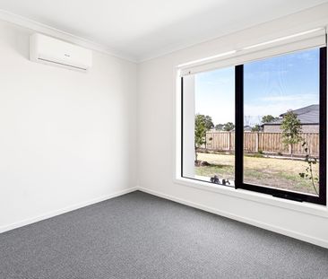 Contemporary Family Living - Photo 2