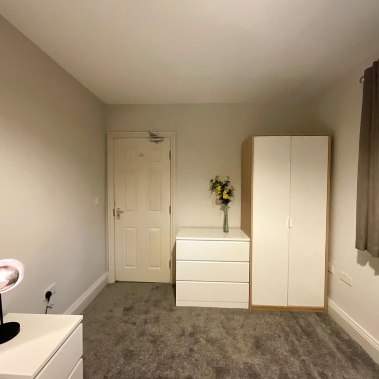 1 bedroom in a house share to rent - Photo 1
