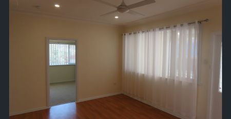 Coastal Living at Its Best – 2 Bedroom Unit Opposite Umina Beach - Photo 3