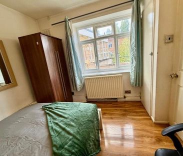 Room in a Shared Flat, Frensham Drive, SW15 - Photo 6
