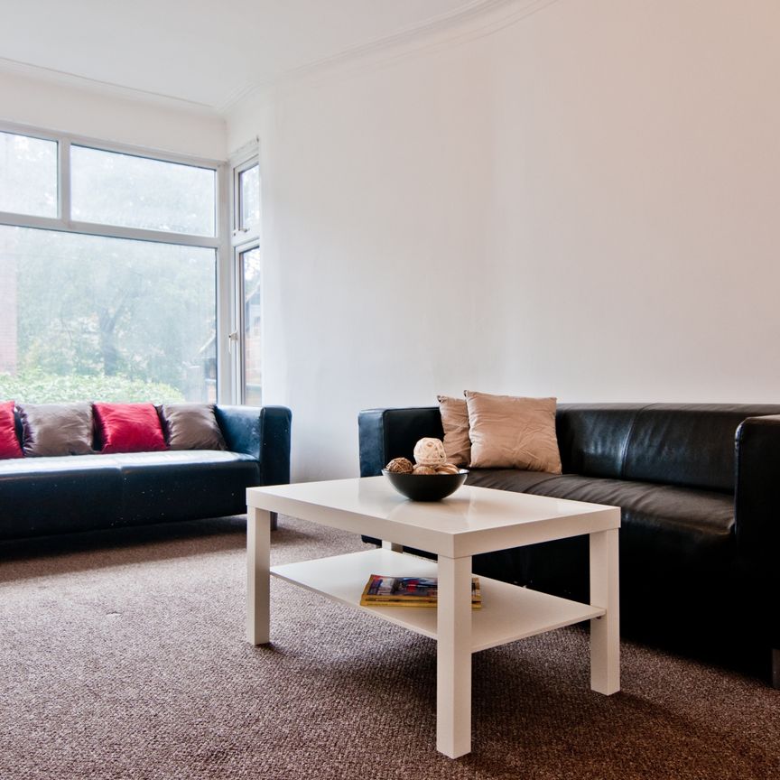 4 Bedroom Terraced House - Photo 1