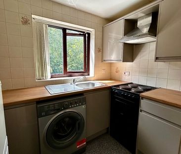 2 Bed Flat, Morley, LS27 - Photo 3