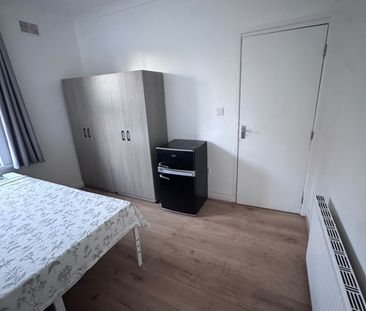 Room in a Shared House, Colegrave Road, E15 - Photo 4