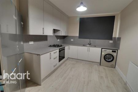 4 bedroom flat to rent - Photo 2