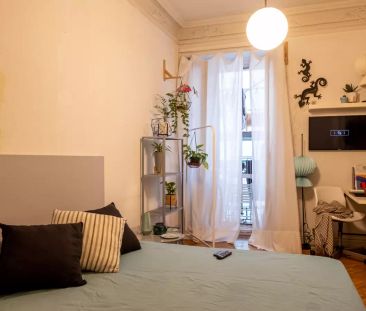 Single Bed in Rooms for rent in 9-bedroom apartment in Ópera - Photo 2